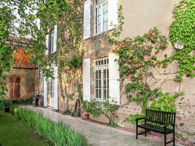 Le Clos Du Gue Pressac Buitenkant foto